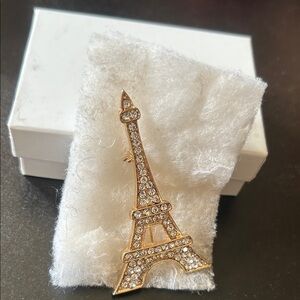 Elegant Gold Eiffel Tower Brooch